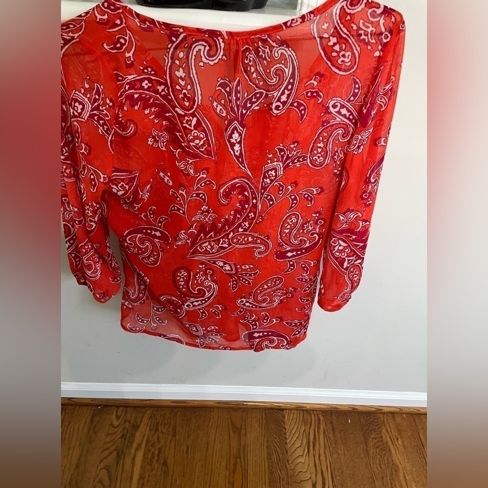 old Navy women’s paisley print Orange and Red sheer blouse. 3/4 sleeve - Picture 2 of 5